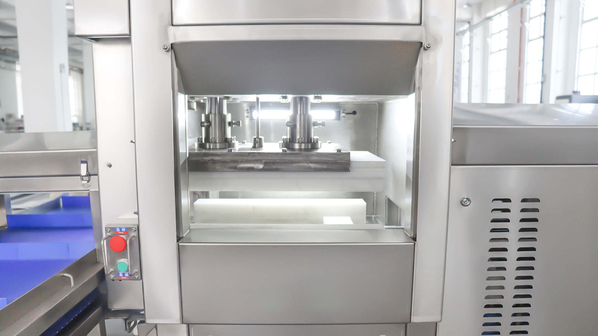 Meat Pressing Machine Automatic 3D Hydraulic Forming 10MPa SUS304 HE-3D SD Henger Group